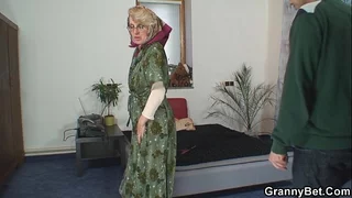 Throw over age-old grandma pleases an young suppliant